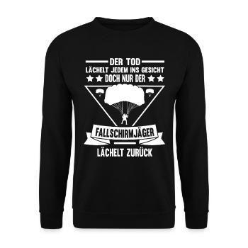 Nur Der Fallschirmjäger Lächelt Zurück Geschenk - Unisex Pullover - Schwarz - Vorne - Alina (178cm) & Michal (187cm)