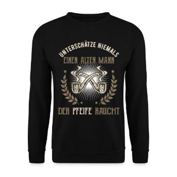 Unterschätze niemals alten Mann Pfeife raucht - Unisex Pullover - Schwarz - Vorne - Alina (178cm) & Michal (187cm)