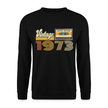 Vintage 1973 Kassette Mixtape - 47. Geburtstag - Unisex Pullover - Schwarz - Vorne - Alina (178cm) & Michal (187cm)