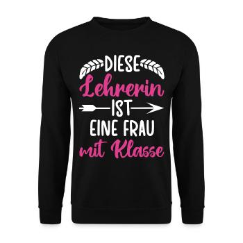Diese Lehrerin ist eine Frau mit Klasse - Unisex Pullover - Schwarz - Vorne - Alina (178cm) & Michal (187cm)