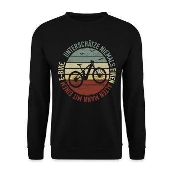 Alten Mann mit einem E-Bike Fahrrad - eBike Spruch - Unisex Pullover - Schwarz - Vorne - Alina (178cm) & Michal (187cm)
