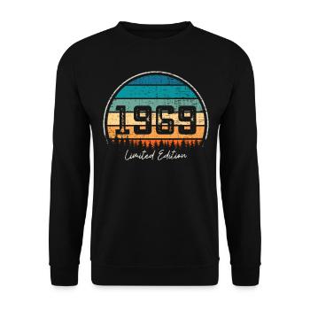 Vintage 1969 Limited Edition Retro Sunset - Unisex Sweatshirt - black - Front - Alina (178cm) & Michal (187cm)