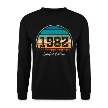 Vintage 1982 Limited Edition Retro Sonnenuntergang - Unisex Pullover - Schwarz - Vorne - Alina (178cm) & Michal (187cm)