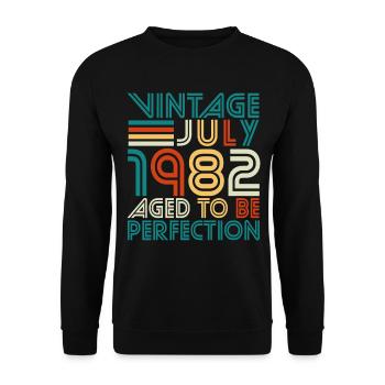 Vintage Perfektion im Juli 1982 - Unisex Pullover - Schwarz - Vorne - Alina (178cm) & Michal (187cm)
