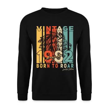 In August 1982 Vintage Lion Gift - Unisex Sweatshirt - black - Front - Alina (178cm) & Michal (187cm)