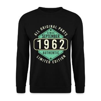 Born in Septenber 1962 Vintage - Unisex Sweatshirt - black - Front - Alina (178cm) & Michal (187cm)