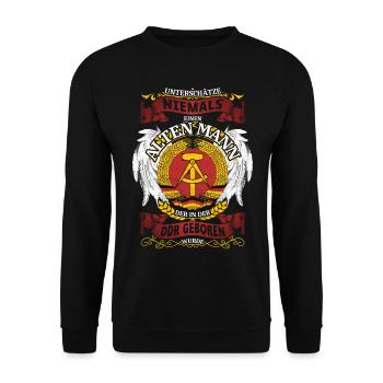 Alter Mann DDR Ossi im Osten geboren Mauer Spruch - Unisex Pullover - Schwarz - Vorne - Alina (178cm) & Michal (187cm)