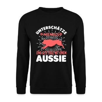 Unterschätze niemals eine alte Frau mit Aussie - Unisex Pullover - Schwarz - Vorne - Alina (178cm) & Michal (187cm)
