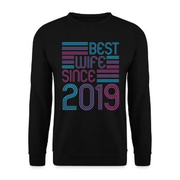 Meilleure épouse depuis le 2e anniversaire de mariage en 2019 - Sweat-shirt Unisexe - noir - Devant - Alina (178cm) & Michal (187cm)