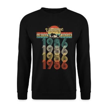 Birthday Born 1986 Vintage Year of birth 1986 - Unisex Sweatshirt - black - Front - Alina (178cm) & Michal (187cm)