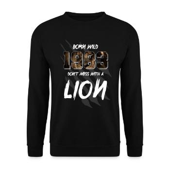 Born Wild 1983 Born 1983 39th birthday Löwen - Unisex Sweatshirt - black - Front - Alina (178cm) & Michal (187cm)