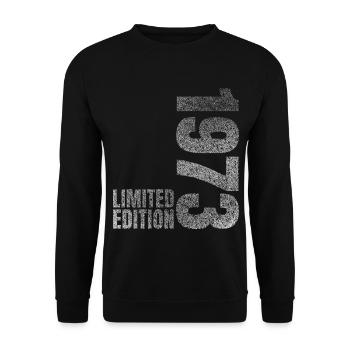 1973 Geboren Geburtstagsgeschenk - Unisex Pullover - Schwarz - Vorne - Alina (178cm) & Michal (187cm)