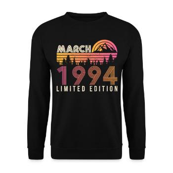 Geschenkidee Vintage März 1994 - Unisex Pullover - Schwarz - Vorne - Alina (178cm) & Michal (187cm)