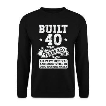 Construit il y a 40 ans Original 40th Birthday - Sweat-shirt Unisexe - noir - Devant - Alina (178cm) & Michal (187cm)