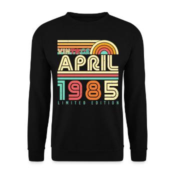 Month of birth Retro April 1985 - Unisex Sweatshirt - black - Front - Alina (178cm) & Michal (187cm)
