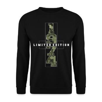 Camouflage 1974 Born 1974 Men - Unisex Sweatshirt - black - Front - Alina (178cm) & Michal (187cm)