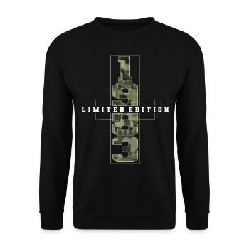 Camouflage 1983 Born Year of birth 1983 Men - Unisex Sweatshirt - black - Front - Alina (178cm) & Michal (187cm)