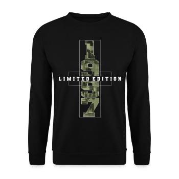 Camouflage 1997 Geboren Geburtsjahr 1997 Männer - Unisex Pullover - Schwarz - Vorne - Alina (178cm) & Michal (187cm)