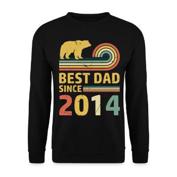 Best dad since 2014 vintage Bär - Unisex Pullover - Schwarz - Vorne - Alina (178cm) & Michal (187cm)