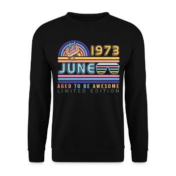 1973 Juni Retro - Unisex Pullover - Schwarz - Vorne - Alina (178cm) & Michal (187cm)