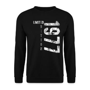 Limited Edition 1977 Birthday Vintage 1977 - Unisex Sweatshirt - black - Front - Alina (178cm) & Michal (187cm)