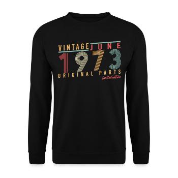 1973 Juni Retro - Unisex Pullover - Schwarz - Vorne - Alina (178cm) & Michal (187cm)