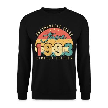 Juni 1993 Geschenkidee - Unisex Pullover - Schwarz - Vorne - Alina (178cm) & Michal (187cm)