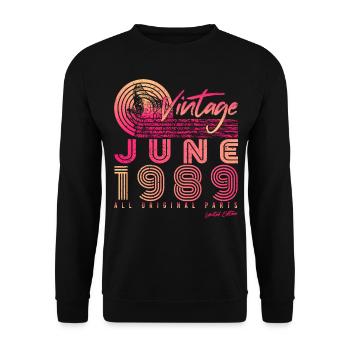 Geboren Im Juni 1989 - Unisex Pullover - Schwarz - Vorne - Alina (178cm) & Michal (187cm)