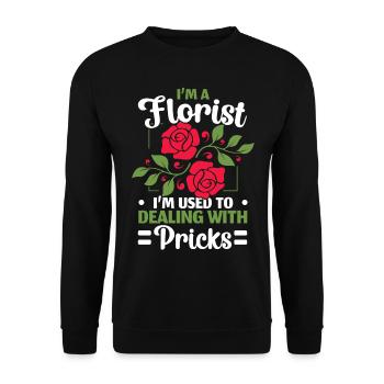 Ich bin Florist, ich bin gewohnt, mit Stichen umzu - Unisex Pullover - Schwarz - Vorne - Alina (178cm) & Michal (187cm)
