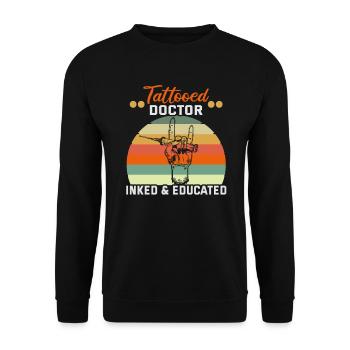 Doktor Medizin Tattooed Doctor Inked & Educated - Unisex Pullover - Schwarz - Vorne - Alina (178cm) & Michal (187cm)