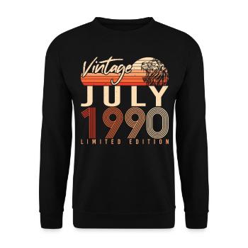 1990 Juli Geschenkidee - Unisex Pullover - Schwarz - Vorne - Alina (178cm) & Michal (187cm)
