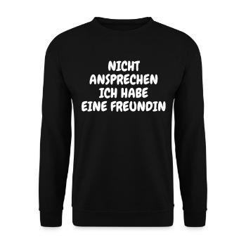 Nicht Ansprechen Ich Habe Eine Freundin - Unisex Pullover - Schwarz - Vorne - Alina (178cm) & Michal (187cm)