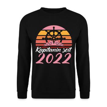 Kapitänin Seit 2022 Bootsbesitzer - Unisex Pullover - Schwarz - Vorne - Alina (178cm) & Michal (187cm)