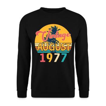 1977 August Retro - Unisex Pullover - Schwarz - Vorne - Alina (178cm) & Michal (187cm)