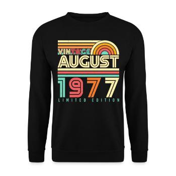1977 Im August Geschenkidee - Unisex Pullover - Schwarz - Vorne - Alina (178cm) & Michal (187cm)