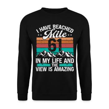 61 Year Old Hiker Mountains Hiking 61 Birthday - Unisex Pullover - Schwarz - Vorne - Alina (178cm) & Michal (187cm)