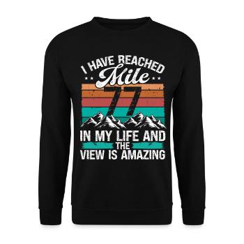 77 Year Old Hiker Mountains Hiking 77 Birthday - Unisex Pullover - Schwarz - Vorne - Alina (178cm) & Michal (187cm)