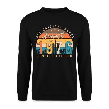 Retro 1976 August - Unisex Pullover - Schwarz - Vorne - Alina (178cm) & Michal (187cm)