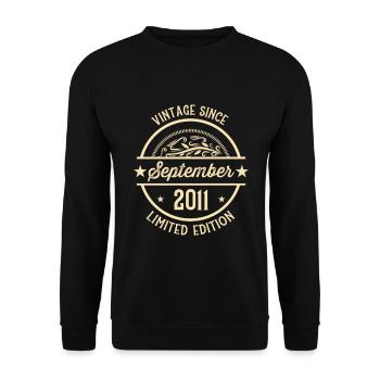 Anniversaire Vintage depuis Septembre 2011 - Sweat-shirt Unisexe - noir - Devant - Alina (178cm) & Michal (187cm)