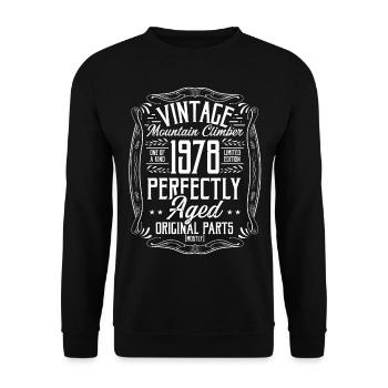 1978 Hiking Mountains Retro Hiker Born in 1978 - Unisex Sweatshirt - black - Front - Alina (178cm) & Michal (187cm)