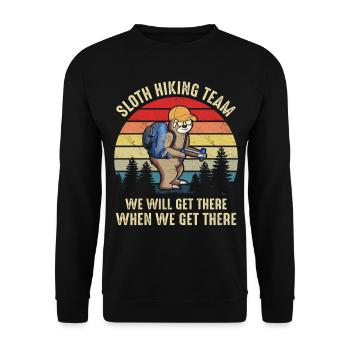 Das Sloth Hiking Team wird dort ankommen, wenn wir dort ankommen - Unisex Pullover - Schwarz - Vorne - Alina (178cm) & Michal (187cm)