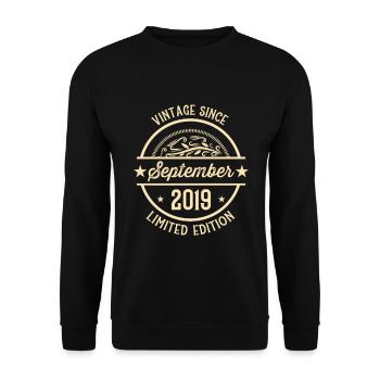 Anniversaire Vintage depuis septembre 2019 - Sweat-shirt Unisexe - noir - Devant - Alina (178cm) & Michal (187cm)