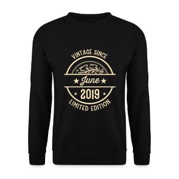 Anniversaire Vintage depuis juin 2019 - Sweat-shirt Unisexe - noir - Devant - Alina (178cm) & Michal (187cm)