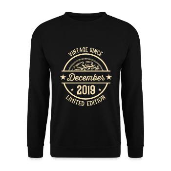 Anniversaire Vintage depuis décembre 2019 - Sweat-shirt Unisexe - noir - Devant - Alina (178cm) & Michal (187cm)