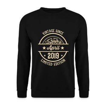 Anniversaire Vintage depuis avril 2019 - Sweat-shirt Unisexe - noir - Devant - Alina (178cm) & Michal (187cm)
