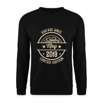 Anniversaire Vintage depuis mai 2019 - Sweat-shirt Unisexe - noir - Devant - Alina (178cm) & Michal (187cm)