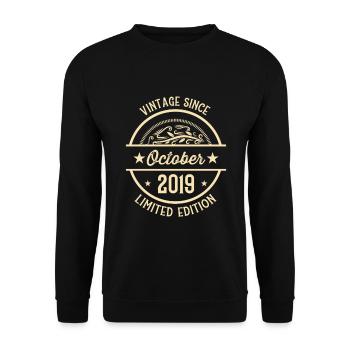 Anniversaire Vintage depuis octobre 2019 - Sweat-shirt Unisexe - noir - Devant - Alina (178cm) & Michal (187cm)