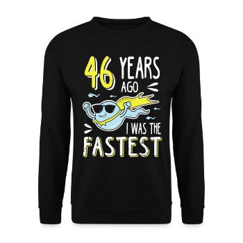 46 Years Ago I Was The Fastest 46. Geburtstag - Unisex Pullover - Schwarz - Vorne - Alina (178cm) & Michal (187cm)