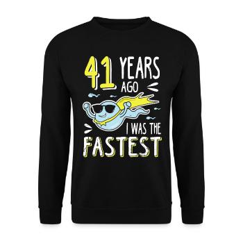41 Years Ago I Was The Fastest 41. Geburtstag - Unisex Pullover - Schwarz - Vorne - Alina (178cm) & Michal (187cm)