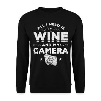 Fotografie Alles was ich brauche ist Wein und mein - Unisex Pullover - Schwarz - Vorne - Alina (178cm) & Michal (187cm)